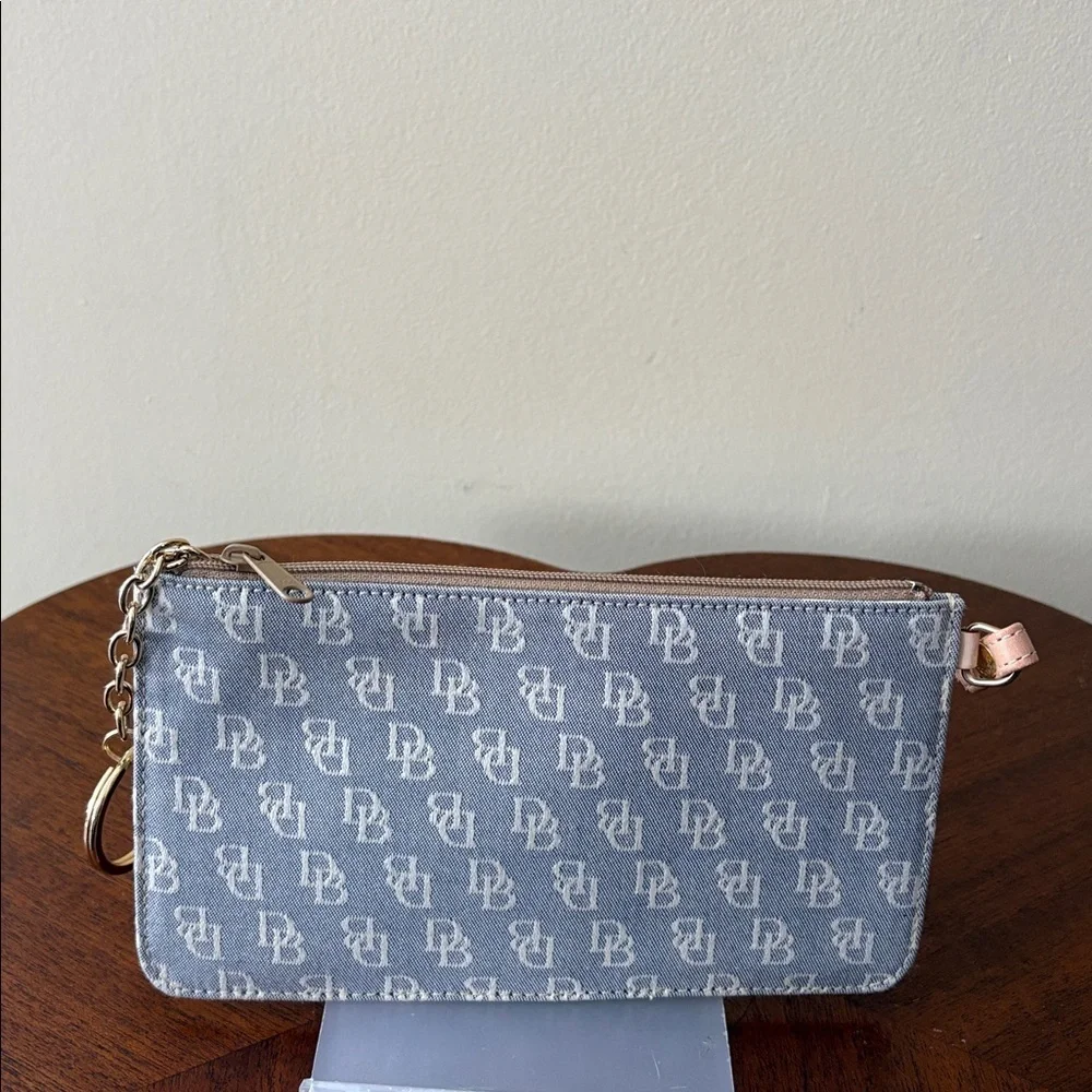 Dooney Bourke monogram, wristlet Clutch Canvas gray/cream missing wristlet strap